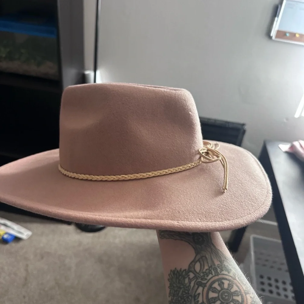 Like New Elegant Tan Wide-Brim Cowgirl Hat - Picture 3 of 4